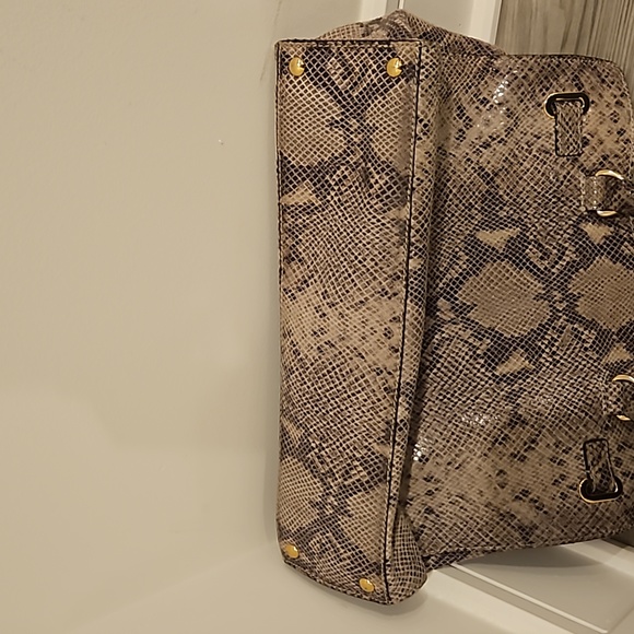 EUC Michael Kors Hamilton snakeskin bag - Picture 12 of 16